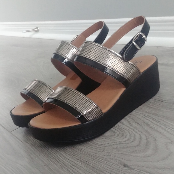 Sandals - Picture 4 of 6